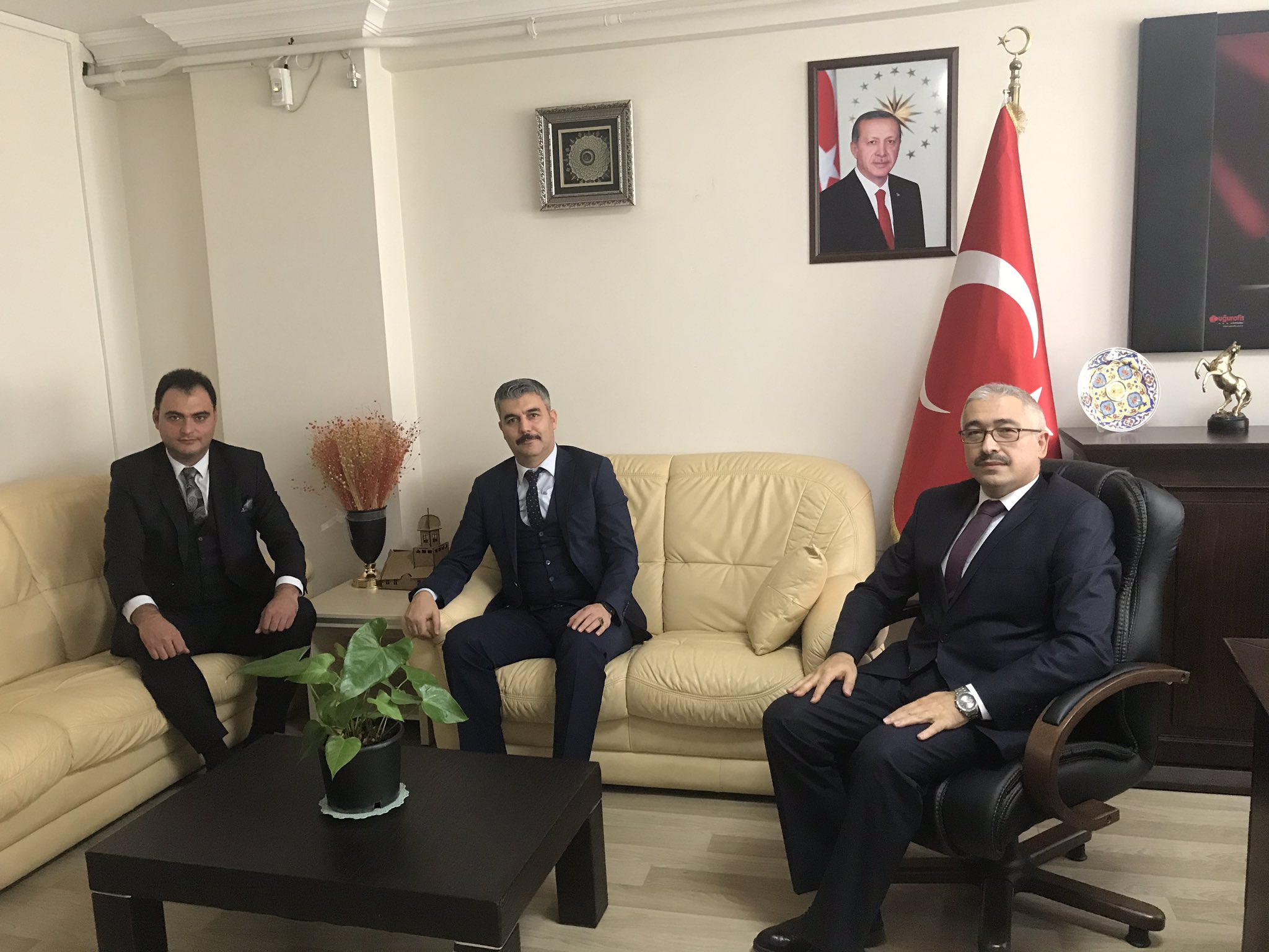 Kırklareli Cumhuriyet Başsavcısı Sayın Hazım ASLANCI ve Kırklareli Adalet Komisyonu Başkanı Sayın Hüseyin GEDİK İl Müdürümüz Faruk UYSAL'a iade-i ziyarette bulundu.