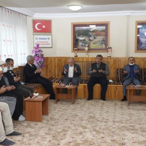Valimiz Sayın Mehmet MAKAS ve Eşi Hanımefendi Elif MAKAS, düzenli olarak gerçekleştirdikleri ziyaretler kapsamında şehit aileleri ve gazilerimizi ziyaret ettiler. - fotoğraf 3
