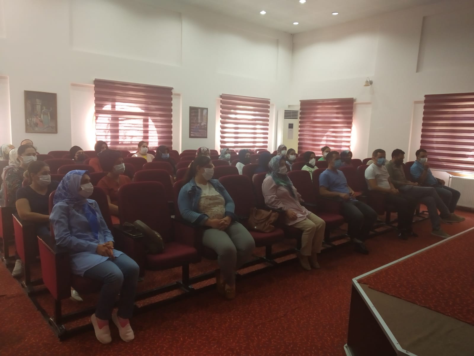 Hacı Pervin Tosyalı Çocuk Evleri Sitesi Müdürlüğü personeline "Çocuklarda Öfke Kontrolü, Motivasyon ve Olumlu Davranış Kazandırma" konularında eğitimler verilmiştir.