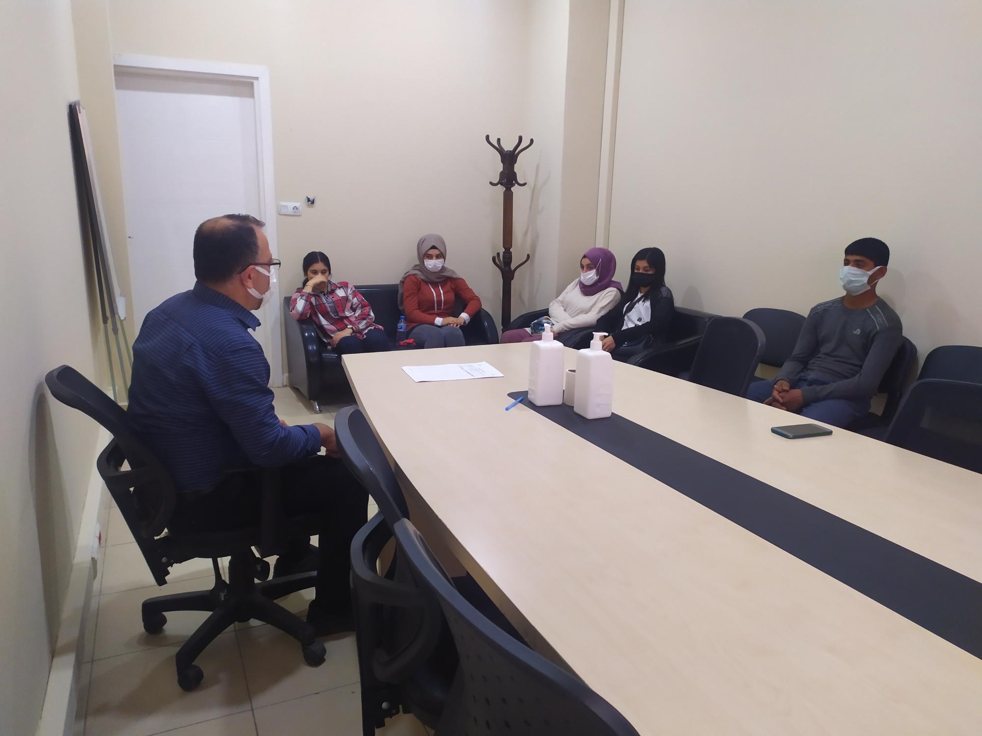 Reyhanlı Sosyal Hizmet Merkezinde “Evlilik Öncesi ve Aile Hayatı” Konulu Eğitim Verildi.