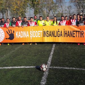 25 Kasım Kadına Yönelik Şiddet İle Mücadele Günü Kapsamında Futbol Müsabakalarında Farkındalık Oluşturuldu - fotoğraf 2