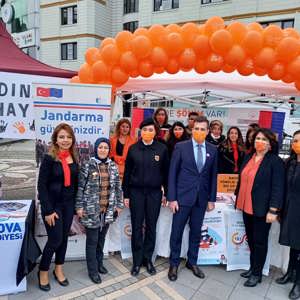 Valimiz Sayın Muammer EROL’ un katılımı İle "25 Kasım Kadına Yönelik Şiddete Karşı Uluslararası Mücadele Günü"  Farkındalık Etkinlikleri Düzenlendi - fotoğraf 8