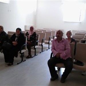 Sosyal Hizmet Merkezi Müdürlüğüne bağlı Eğitim ve Danışmanlık Birimince Bakanlığımız tarafından hazırlanan “Çocuk Yetiştirmede Temel Beceriler” eğitim modülü kapsamında planlanan ve 11 hafta boyunca devam edecek olan “Ebeveyn Okulu Programı” çerçevesinde yapılan eğitimlerde sona gelindi. 18.06.2019 tarihinde Sosyolog Dilek BALTACI tarafından Sosyal Hizmet Merkezi Toplantı Salonunda Saat 14.00’da “Gençliğe İlk Adımlar:12-18 Yaş” konusunda yapılan eğitime 9 kişi katılmıştır. Eğitimde “12- 18 Yaş G - fotoğraf 1