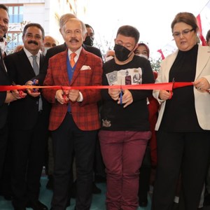 Derya Yanık, Minister of Family and Social Services, Opened the Physical Therapy and Rehabilitation Centre for the Persons with Disabilities in Bayrampaşa - fotoğraf 1