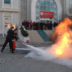 YANGIN ÖNLEME, SÖNDÜRME VE TAHLİYE TATBİKATI YAPILDI - fotoğraf 2