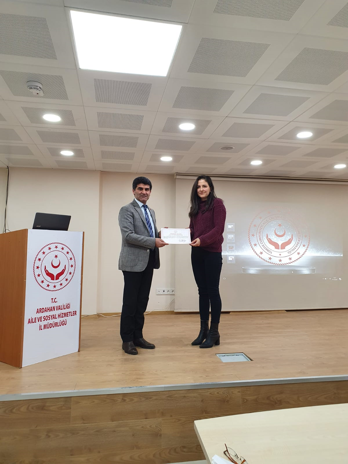 Il Mudurlugumuz ve bagli kuruluslarimizda kadin hizmetlerinde gorevli meslek elemanlarinin mesleki islevselligini gelistirme amaciyla egitim verildi