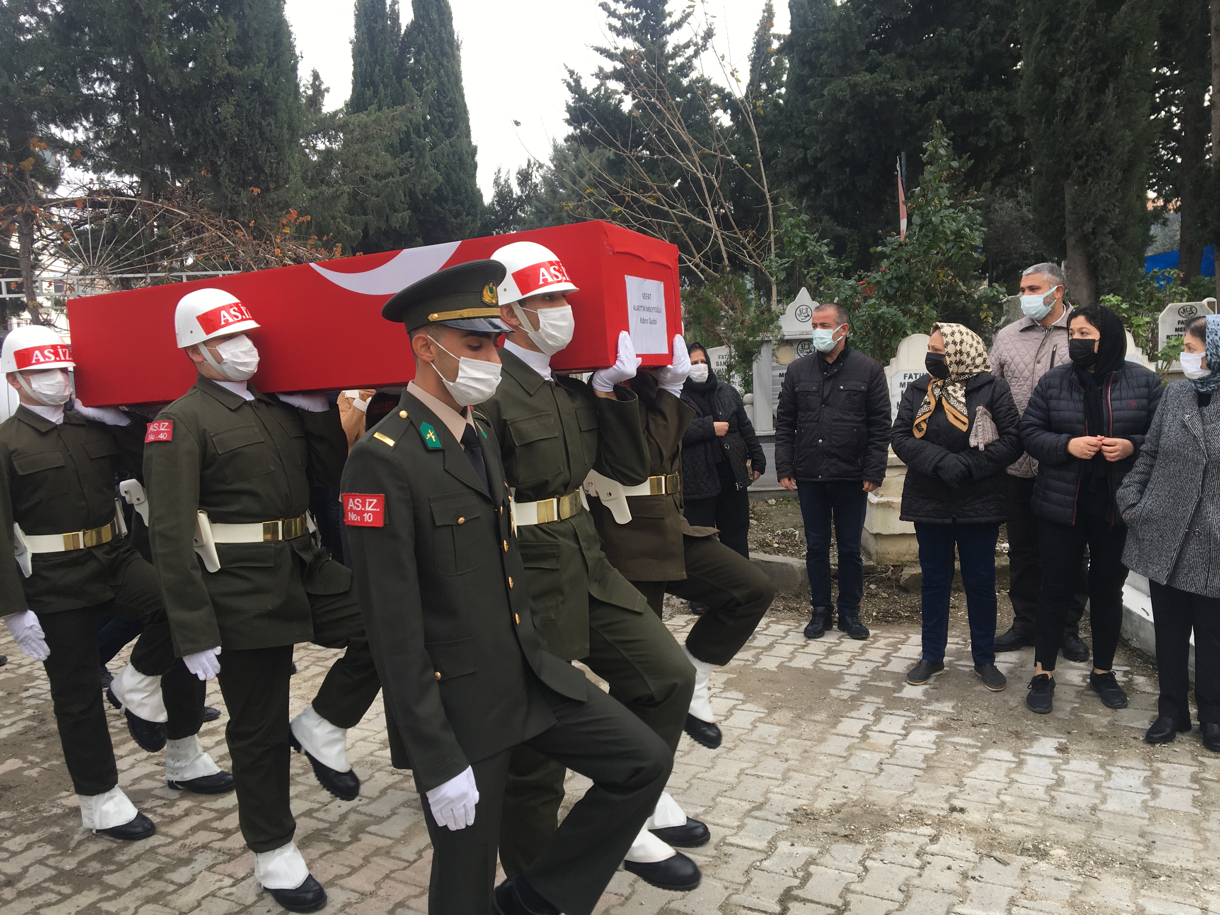 Antakya Sosyal Hizmet Merkezi Müdürlüğü, vefat eden Kıbrıs Gazimiz Alaettin İmseytoğlu’nu son yolculuğuna uğurlamak üzere cenaze törenine katılmıştır.  