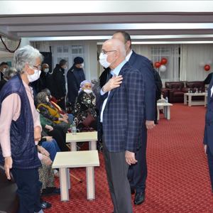 Yılbaşı Gecesi Huzurevine Ziyaret - fotoğraf 1