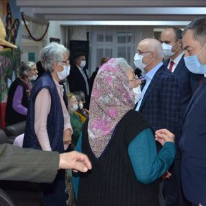 Yılbaşı Gecesi Huzurevine Ziyaret - fotoğraf 2