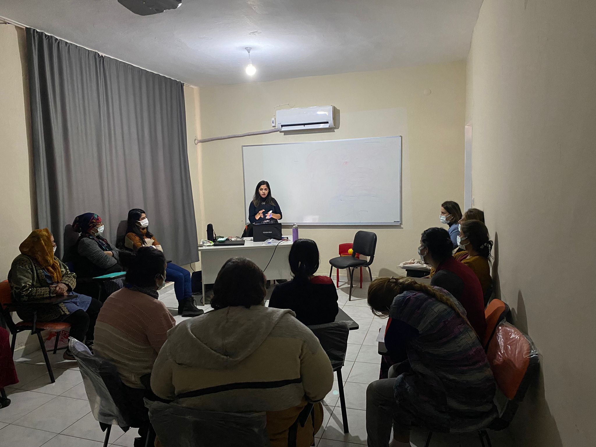 Kırıkhan Sosyal Hizmet Merkezi Müdürlüğü tarafından Kırıkhan SODAM kursiyerelerine  “Ailenin Kendi Doğal Kaynaklarını Kullanma Yoluyla Problem Çözme Becerisinin Kazandırılması” konusunda eğitim verildi.