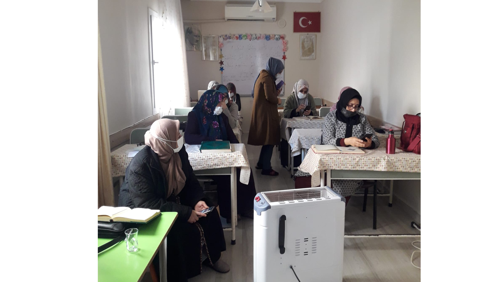 Dörtyol Sosyal Hizmet tarafından Tütüncüler Kuran Kursu Kursiyerlerine “Aile İçi ve Kadına Yönelik Şiddetle Mücadele” konulu seminer verildi.