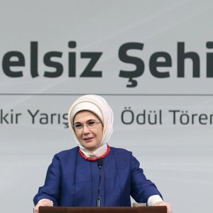 Emine Erdoğan Hanımefendi ile Sayın Bakanımız Derya Yanık, Engelsiz Şehirler Fikir ve Proje Yarışması Ödül Töreni'ne Katıldı - fotoğraf 1