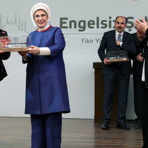 Emine Erdoğan Hanımefendi ile Sayın Bakanımız Derya Yanık, Engelsiz Şehirler Fikir ve Proje Yarışması Ödül Töreni'ne Katıldı - fotoğraf 3