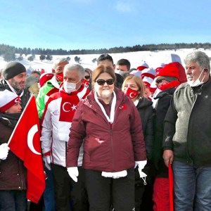 Bakanımız Sayın Derya Yanık Sarıkamış Şehitlerini Anma Töreni'ne Katıldı - fotoğraf 2