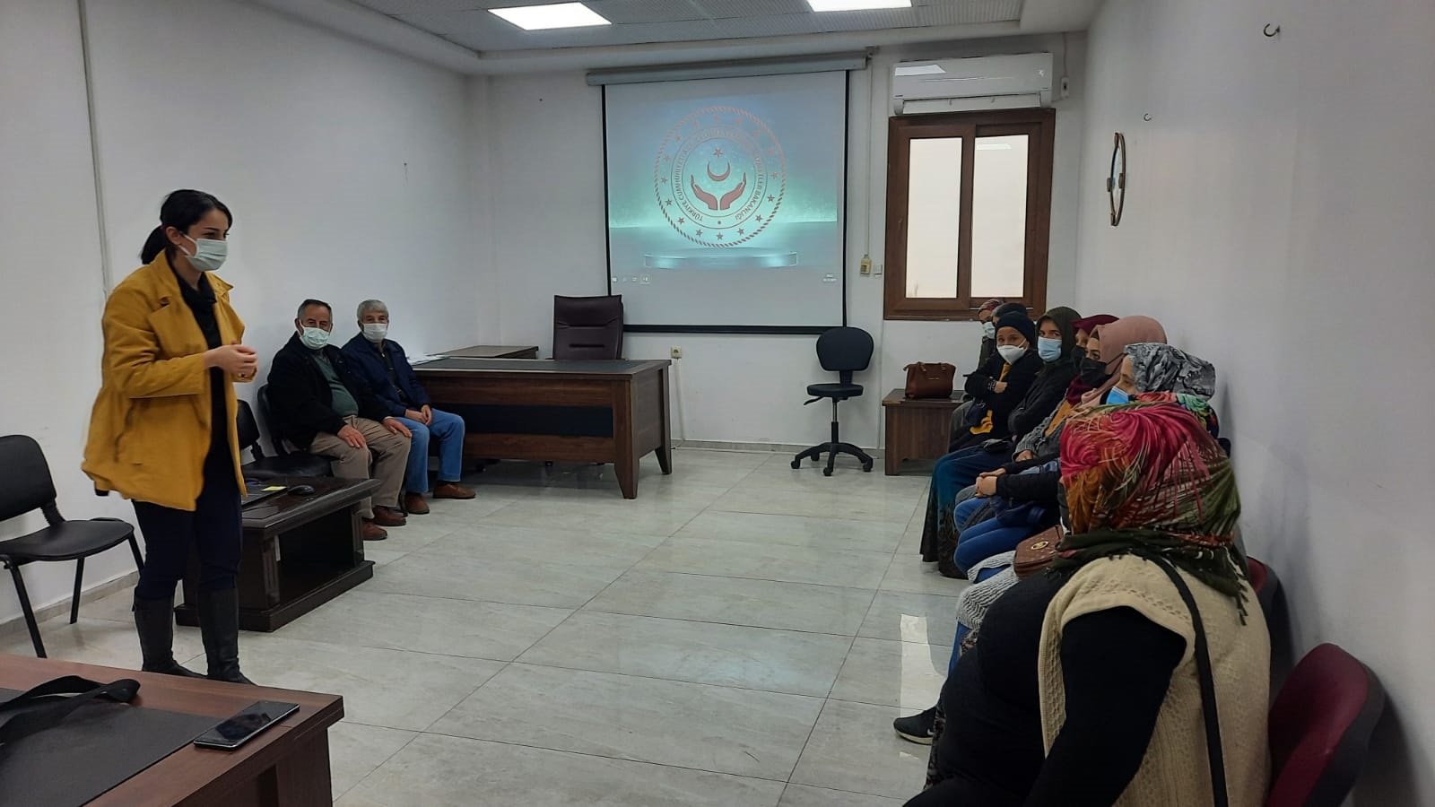 Altınözü Sosyal Hizmet Merkezi Müdürlüğü tarafından Altınözü Sosyal Hizmet Merkezi’nden yararlanan ailelere “Kadına Yönelik Şiddetle Mücadele” konulu seminer verildi.