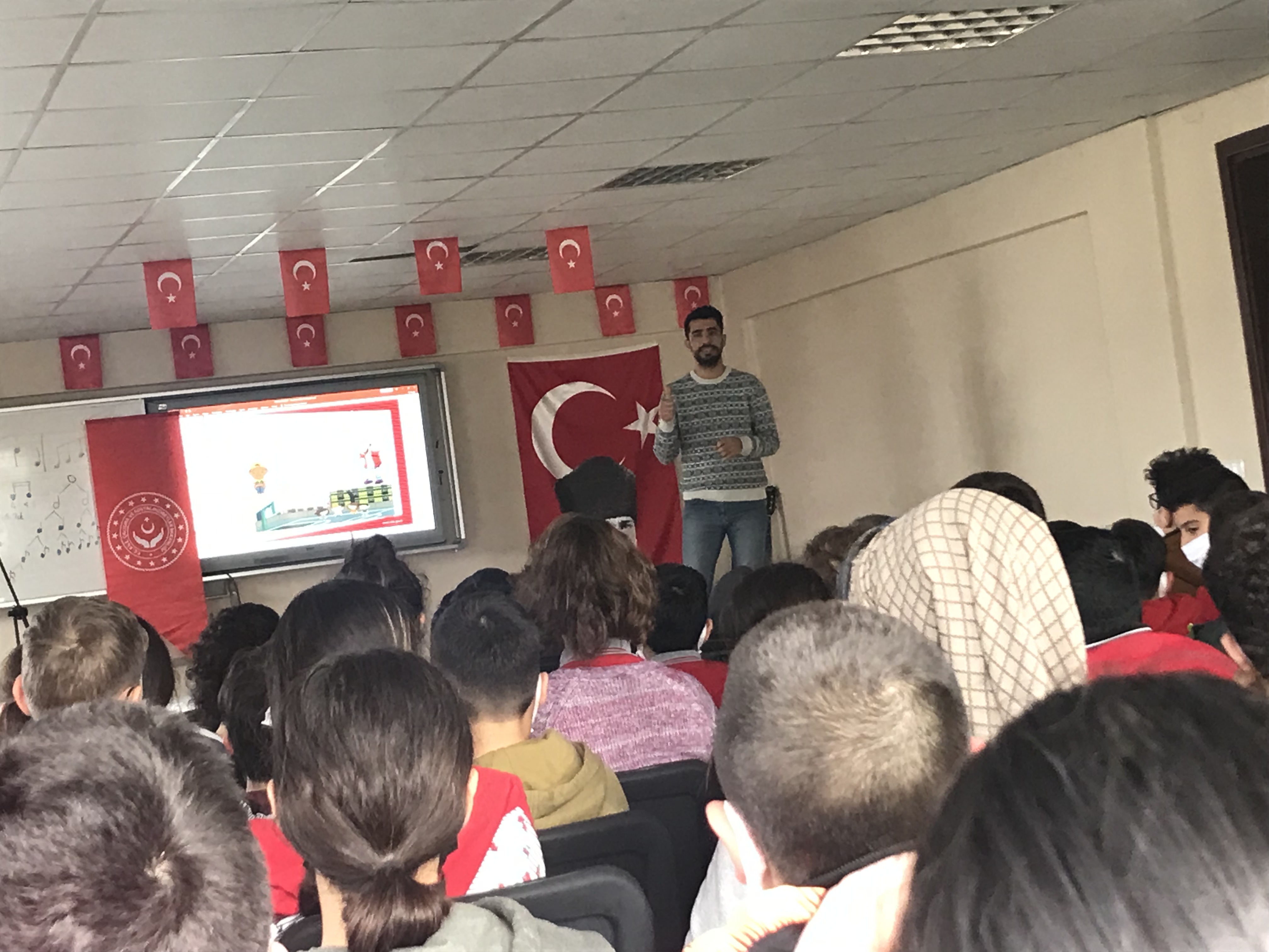 Defne Ahmet Edip Rende Ortaokulu Öğrencilerine “Akran Zorbalığı” konulu seminer verildi.