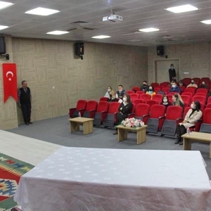 İLK DEFA KAMU GÖREVİNE BAŞLAYAN GENÇLERİMİZ İÇİN İŞ HAYATINA UYUM SEMİNERİ DÜZENLENDİ - fotoğraf 2
