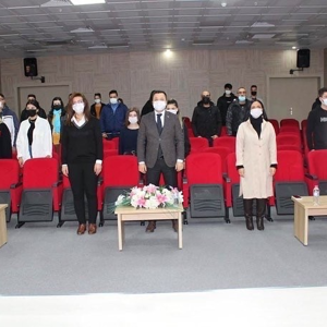 İLK DEFA KAMU GÖREVİNE BAŞLAYAN GENÇLERİMİZ İÇİN İŞ HAYATINA UYUM SEMİNERİ DÜZENLENDİ - fotoğraf 1