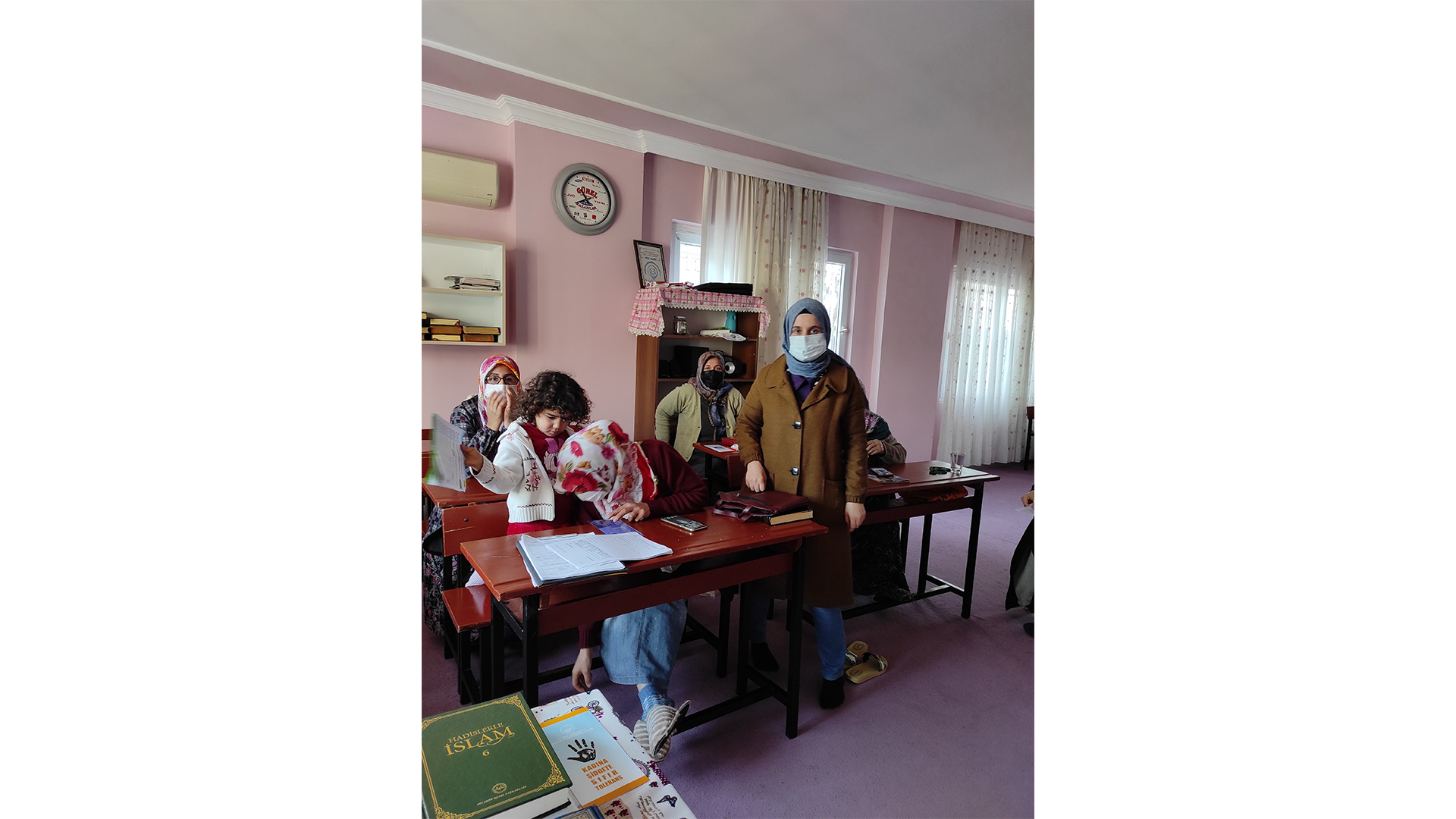 Dörtyol Şen Mahmut Kadın Kur’an Kursu kursiyerlerine “Aile İçi ve Kadına Yönelik Şiddetle Mücadele” konulu seminer verildi.