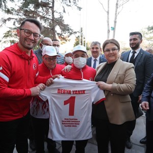 Bakanımız Derya Yanık, Aksaray'da Kadın Aktivite Merkezi’nin Açılışı ile Uluslararası Bilimde Kadın ve Kız Çocukları Günü Programına Katıldı - fotoğraf 14
