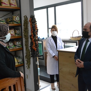 MÜDÜR SÖKMEN BATTALGAZİ’NİN KALBİ KADIN KOOPERATİFİ’Nİ ZİYARET ETTİ - fotoğraf 2