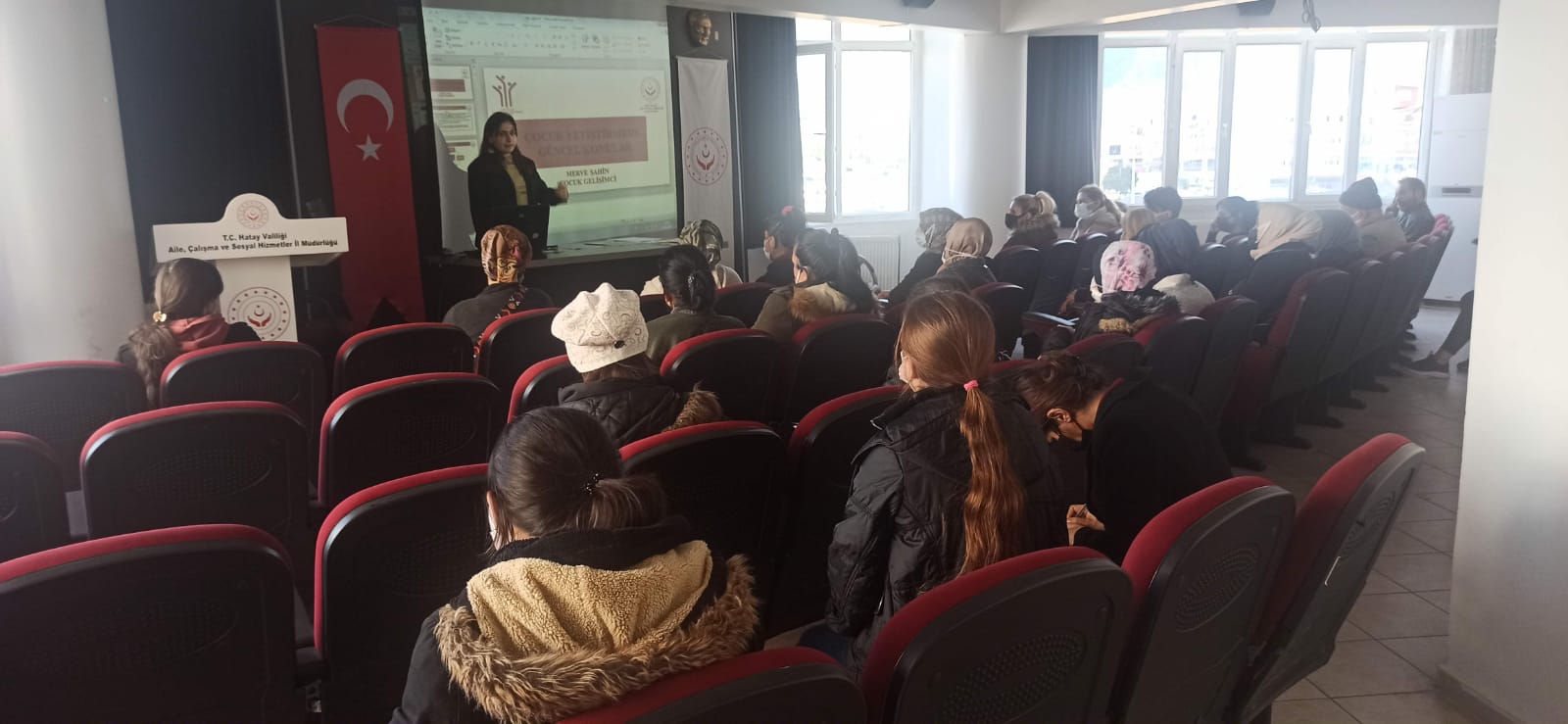Antakya Sosyal Hizmet Merkezi Müdürlüğü tarafından “Çocuk Yetiştirmede Güncel Konular” konulu seminer verildi.