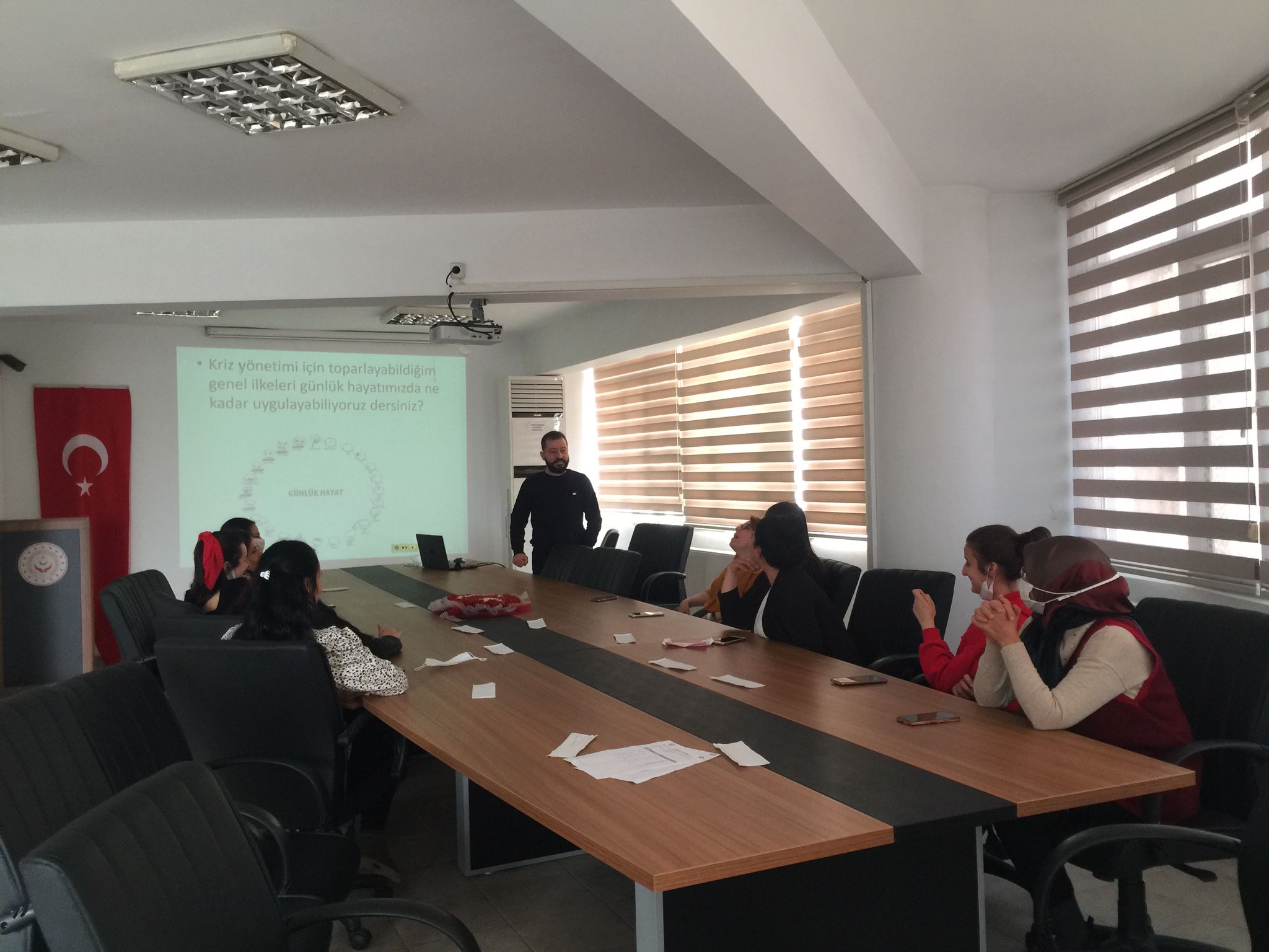 Şiddet Önleme ve İzleme Merkezi Müdürlüğü personeline yönelik “Krize Müdahale ve Baş Etme Yöntemleri” konulu hizmet içi eğitim verilmiştir.