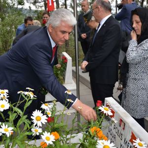 15 Temmuz Şehitlerini Anma, Demokrasi Ve Milli Birlik Günü Etkinliklerinde Şehitlik Ziyareti Gerçekleştirildi - fotoğraf 8
