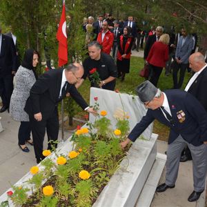 15 Temmuz Şehitlerini Anma, Demokrasi Ve Milli Birlik Günü Etkinliklerinde Şehitlik Ziyareti Gerçekleştirildi - fotoğraf 10