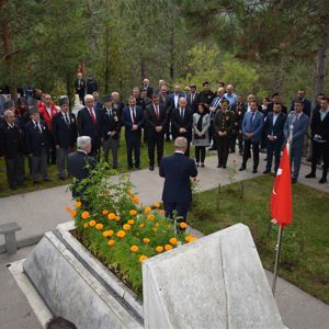 15 Temmuz Şehitlerini Anma, Demokrasi Ve Milli Birlik Günü Etkinliklerinde Şehitlik Ziyareti Gerçekleştirildi - fotoğraf 13
