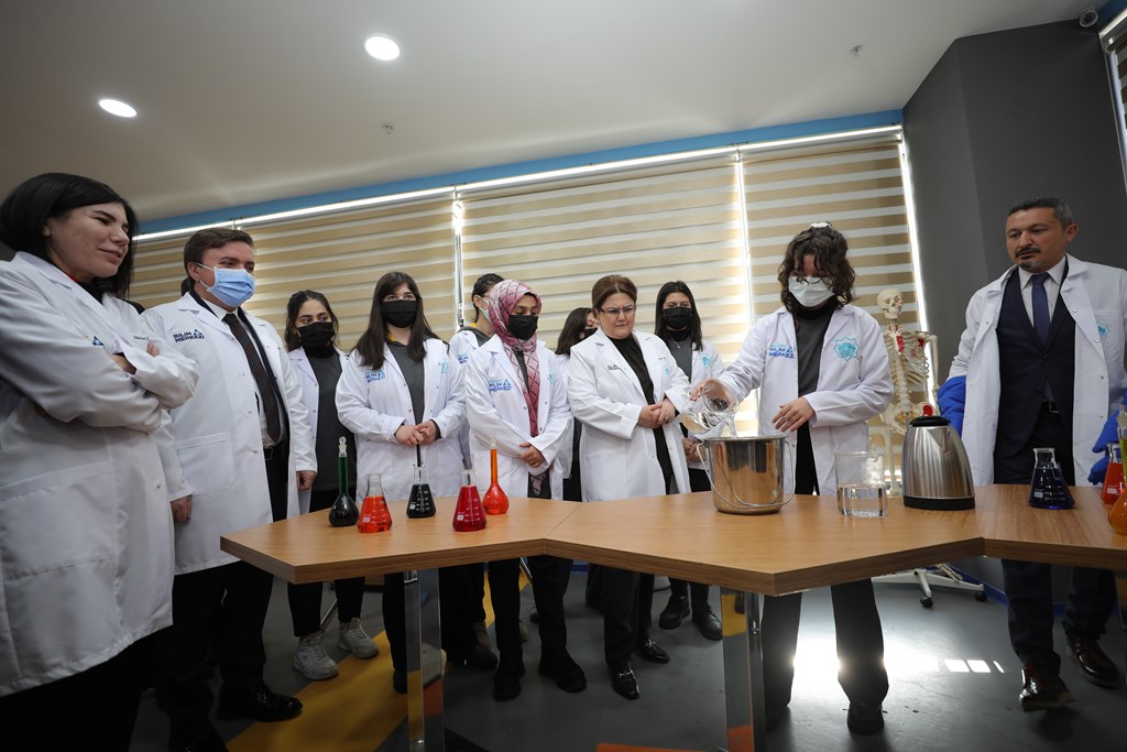 Türkiye’nin Mühendis Kızları Projesi’nin ikinci fazı başladı