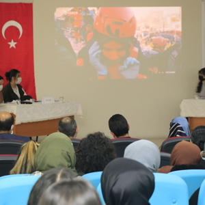 Çocuk Evleri Koordinasyon Merkezi ve Çocuk Evleri Sitesi Müdürlüklerinde ki çocuklarımızın katılımıyla İl Münazara Yarışması düzenlendi.  - fotoğraf 7