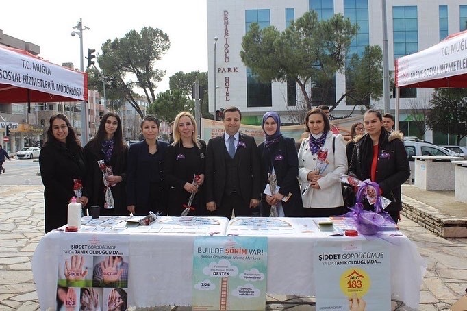 İl Müdürümüz Osman TOPRAKÇI 8 Mart Dünya Kadınlar Günü Etkinlikleri Kapsamında  Stantları Ziyaret Etti.