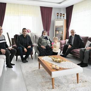Şehitlerimizin Kıymetli  Annelerinin  Kadınlar Gününü Kutladık - fotoğraf 1