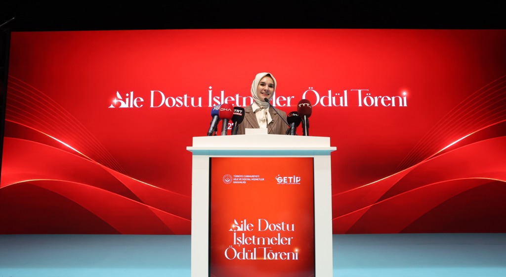 Bakanımız Göktaş, Kocaeli'de "Aile Dostu İşletmeler Ödül Töreni"nde konuştu