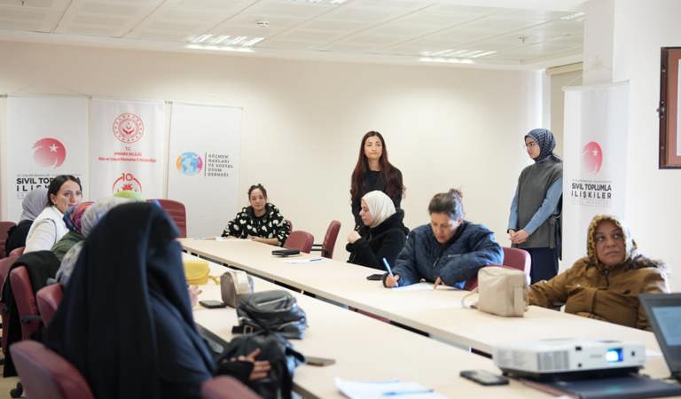 “Kuşaklararası Dijital Ebeveynlik ve Sivil Katılımla Aileyi Güçlendirme Projesi” Kapsamında Atölyeler Gerçekleştirildi