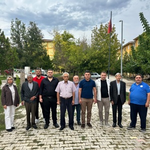 Camiler ve Din Görevlileri Haftası kapsamında, dini gün ve gecelerde bizleri yalnız bırakmayan, huzurevi sakinlerimizle bir araya gelerek manevi sohbetleriyle gönüllerimize dokunan kıymetli hocamıza, bu kez biz ziyaret gerçekleştirdik. - fotoğraf 2