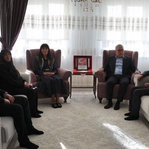 Umre İbadetlerini Tamamlayan Şehit Ailelerimize Vefa Ziyareti - fotoğraf 1